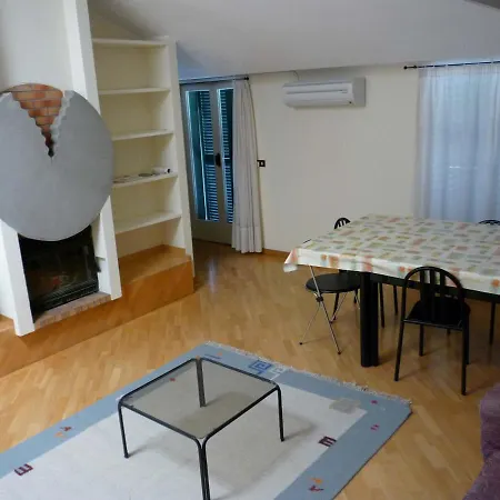 Διαμέρισμα 1 *